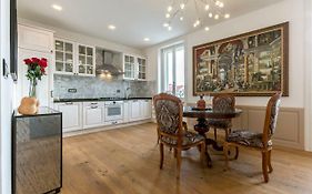 Queen Apartment